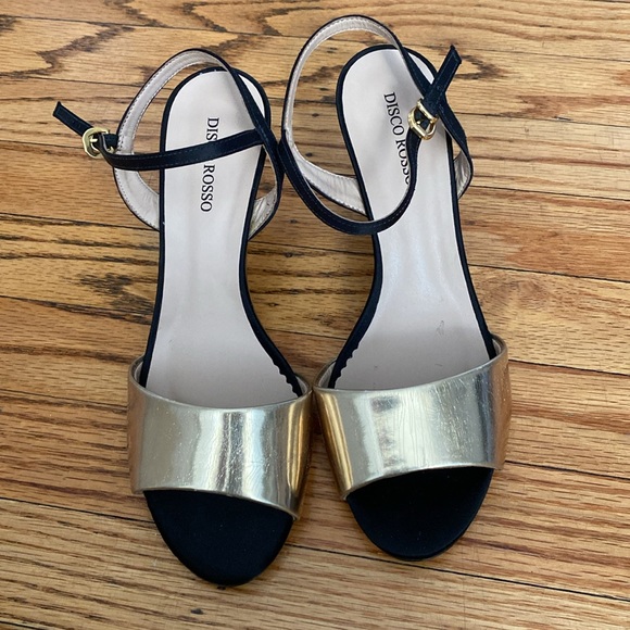 Disco Rossi size 7 gold wedge sandals - Picture 3 of 5